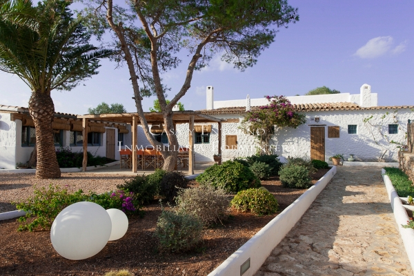 Finca mediterranea con piscina vicino a La Savina