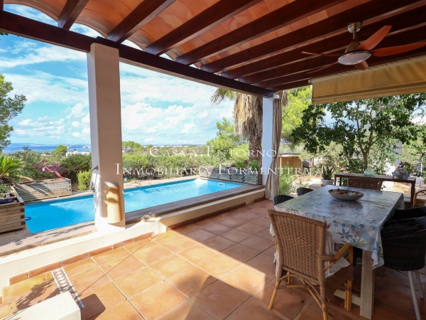 Casa bifamiliare con vista mare a Porto Saler, Formentera