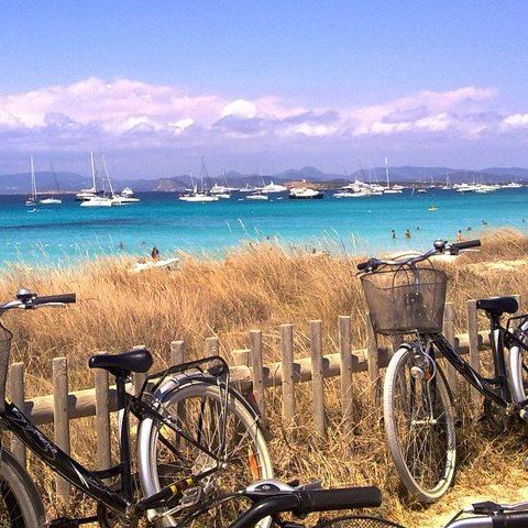 Mar y mucho más: formentera a pie y en bici