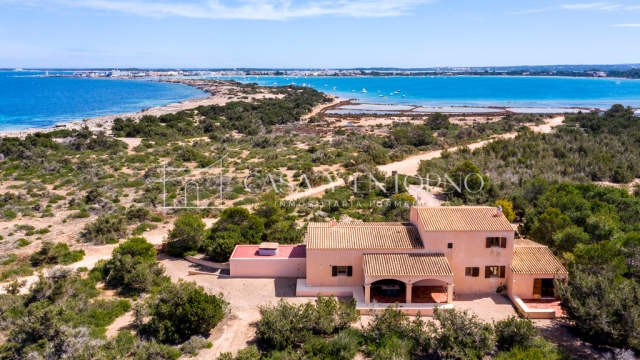 Charming mansion in the natural park with tourist license