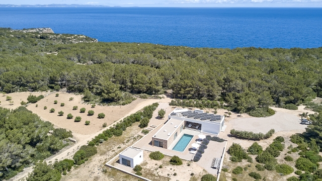 Villa Contemporánea de Lujo con Vista al Mar y Piscina
