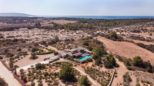Villa de Lujo con Piscina, Cine y Azotea